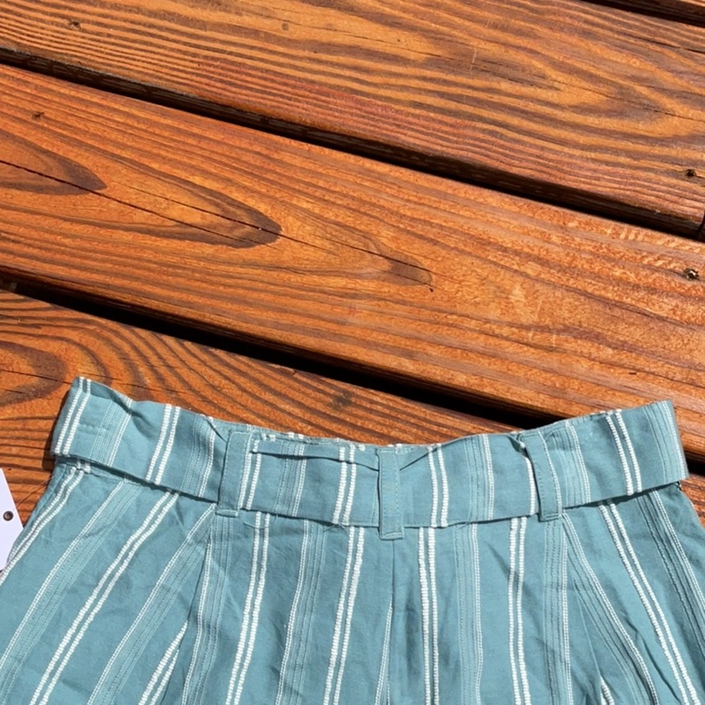 NWT Women’s O’Neill  Blue/White Textured Striped Shorts Sizes 24, 25, 26 - Picture 6 of 14